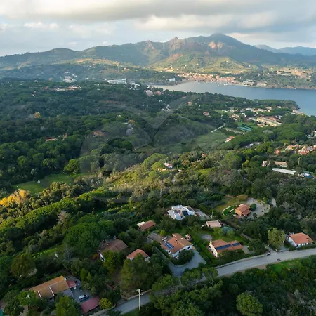 Ai Pini A Punta Perla - Goelba فيلة كابوليفيري