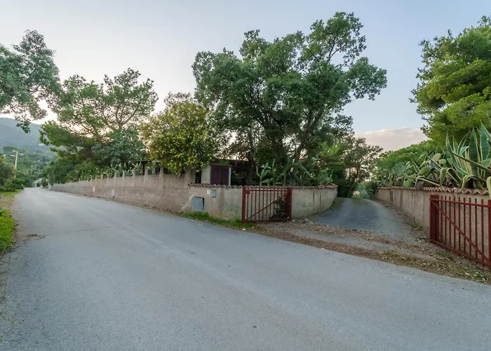 Ai Pini A Punta Perla - Goelba *